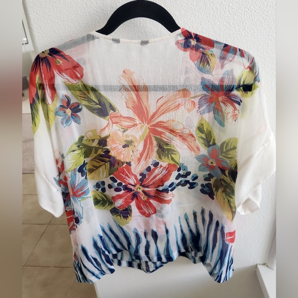 Chiffon flowery blouse - Picture 3 of 3